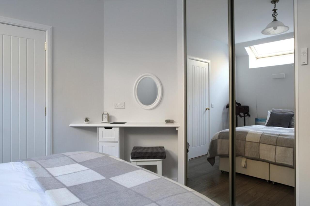 エディンバラQuiet Ground Floor Mews Flat And Parkingアパートメント エクステリア 写真